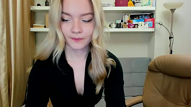 Kara Smith  online show from 12/08/24, 01:24