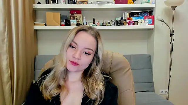 Kara Smith  online show from 12/12/24, 11:03