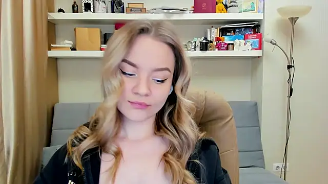 Kara Smith  online show from 02/07/25, 11:45