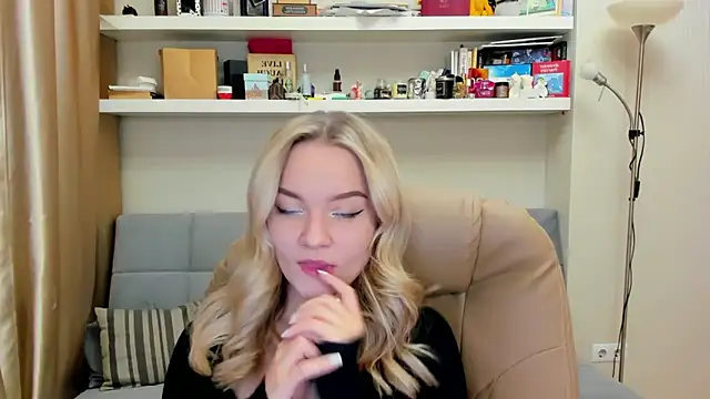 Kara Smith  online show from 02/16/25, 09:27