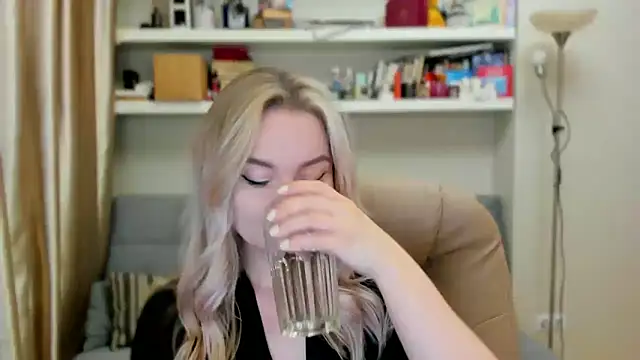 Kara Smith  online show from 09/12/25, 10:10