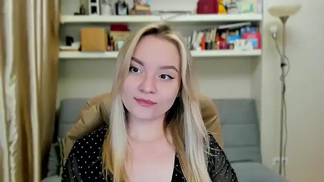 Kara Smith  online show from 09/18/25, 10:01