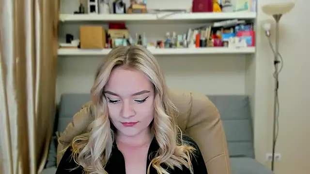 Kara Smith  online show from 10/04/25, 10:41