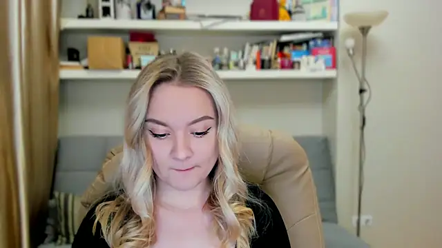 Kara Smith  online show from 10/22/25, 10:42