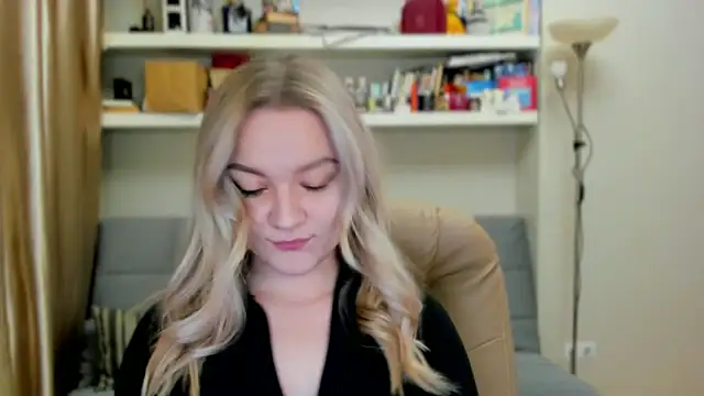 Kara Smith  online show from 11/03/25, 12:13