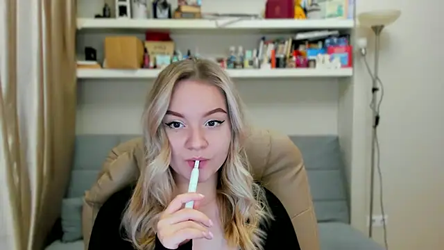 Kara Smith  online show from 11/14/25, 01:26