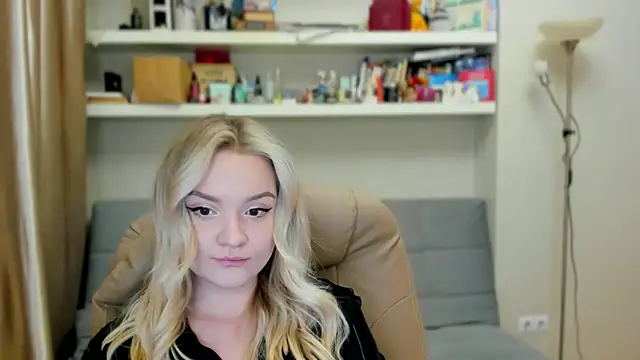 Kara Smith  online show from 12/04/25, 11:02