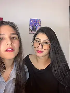 Snapshot of Sweet_and_Rous chatting on 03/18/25, 04:37 Sweet and Rous online show from 03/18/25, 04:37