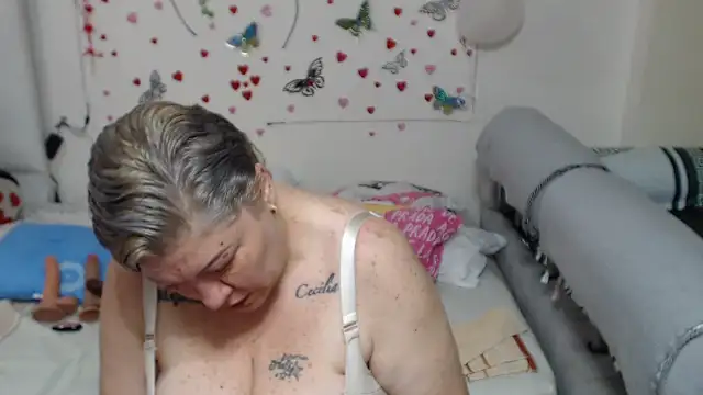 Snapshot of Olgahunder chatting on 02/09/26, 02:54 Olgahunder online show from 02/09/26, 02:54