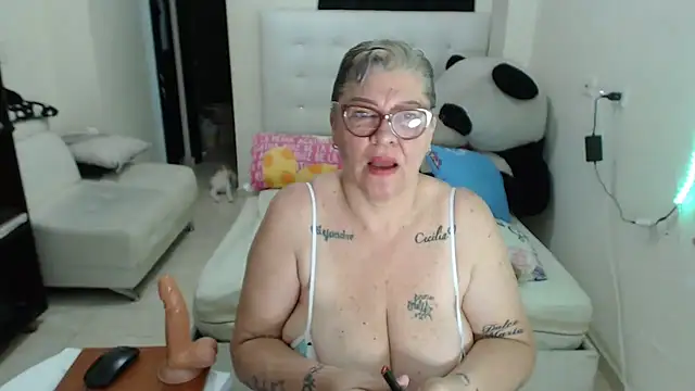 Snapshot of Olgahunder chatting on 02/10/26, 05:11 Olgahunder online show from 02/10/26, 05:11