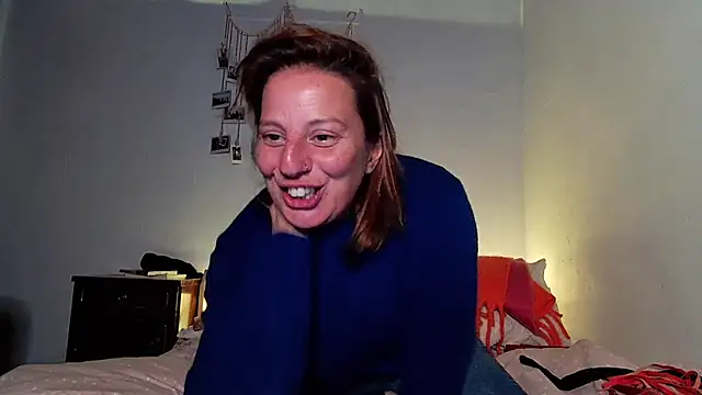 vitoriavaz online show from 11/22/25, 06:40