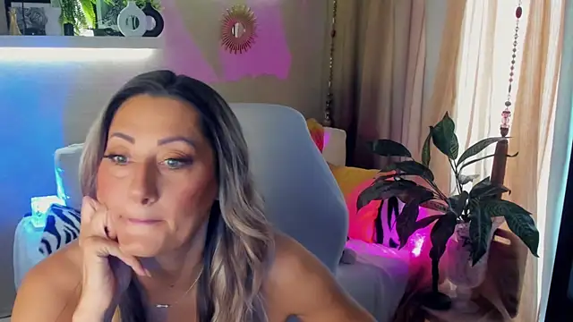 Snapshot of SarahAlluring chatting on 06/07/26, 07:45 SarahAlluring online show from 06/07/26, 07:45