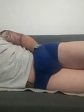 gui67675 online show from 10/27/25, 03:43