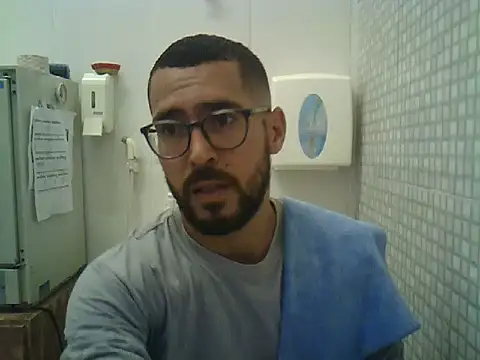 Snapshot of pdasgyn chatting on 10/15/25, 02:50 pdasgyn online show from 10/15/25, 02:50