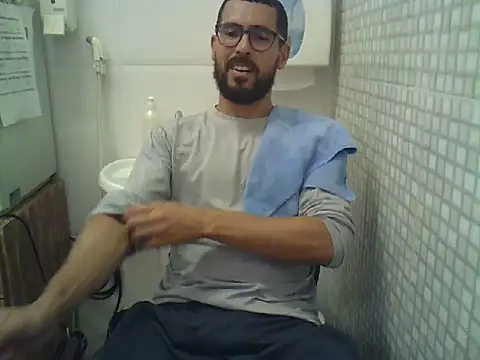 Snapshot of pdasgyn chatting on 10/27/25, 02:32 pdasgyn online show from 10/27/25, 02:32