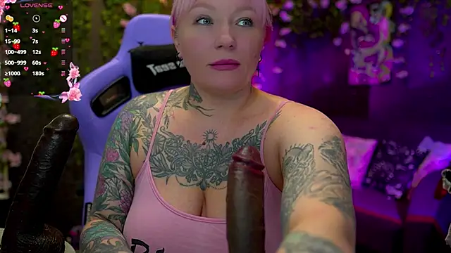 Snapshot of BlackedBarbie chatting on 09/19/25, 02:29 BlackedBarbie online show from 09/19/25, 02:29