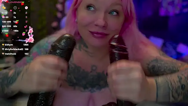 Snapshot of BlackedBarbie chatting on 09/27/25, 12:15 BlackedBarbie online show from 09/27/25, 12:15