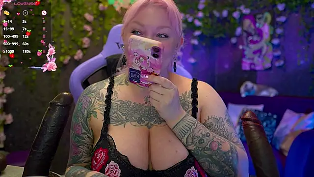 Snapshot of BlackedBarbie chatting on 10/22/25, 06:51 BlackedBarbie online show from 10/22/25, 06:51