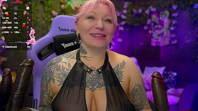 Snapshot of BlackedBarbie chatting on 11/02/25, 08:00 BlackedBarbie online show from 11/02/25, 08:00