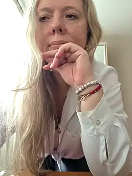 Irina3718 online show from 02/01/26, 10:58