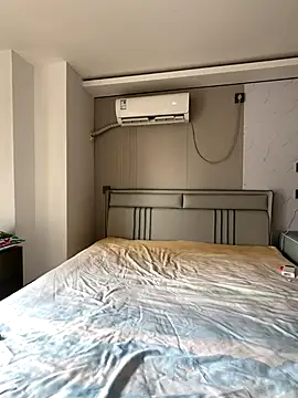 Snapshot of xibao379 chatting on 11/24/25, 01:49 xibao379 online show from 11/24/25, 01:49