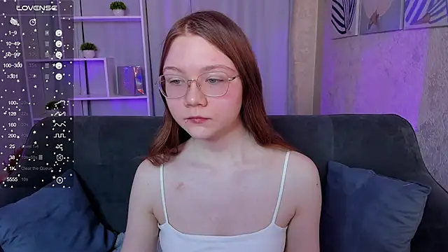 Snapshot of luv_tessa chatting on 12/17/25, 01:22 luv tessa online show from 12/17/25, 01:22