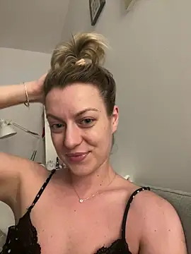 AnnastasiaMills online show from 04/27/26, 07:34