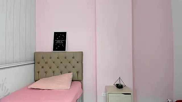 Tania Duque online show from 11/24/25, 01:33