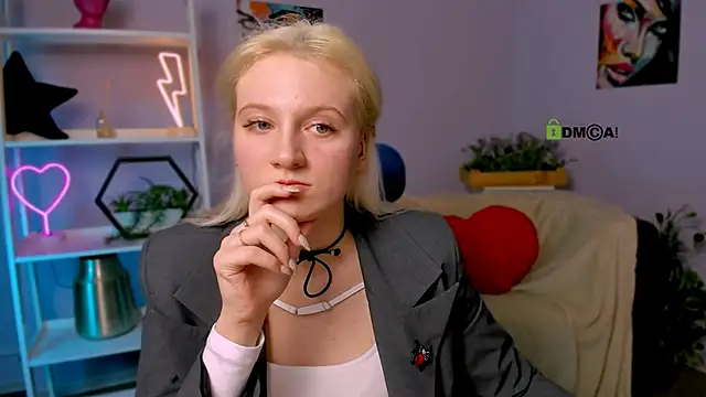 madam uliis online show from 03/18/25, 01:09