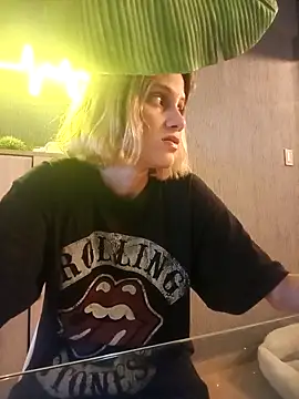 Snapshot of VictoriaLuxe chatting on 09/08/25, 11:48 VictoriaLuxe online show from 09/08/25, 11:48