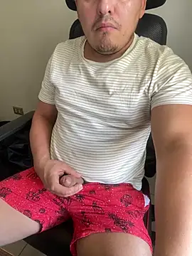 Snapshot of Gusta_bi chatting on 01/19/26, 02:54 Gusta bi online show from 01/19/26, 02:54