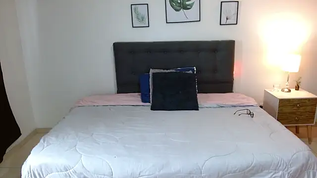 mia velvet1 online show from 11/26/25, 02:07