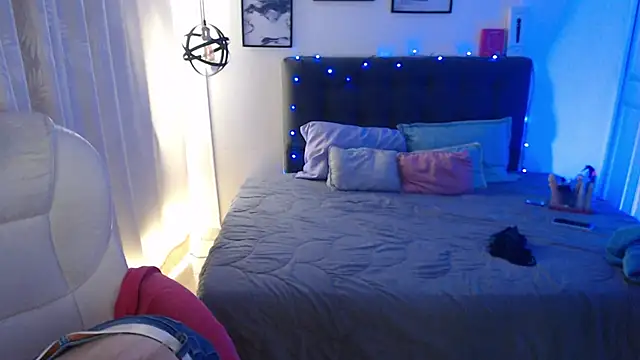 Rose Thompson1 online show from 11/23/25, 02:06