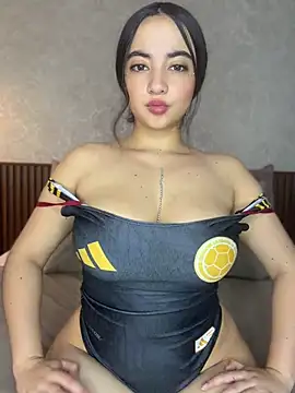 alisonnwalker2025 online show from 06/02/26, 12:40