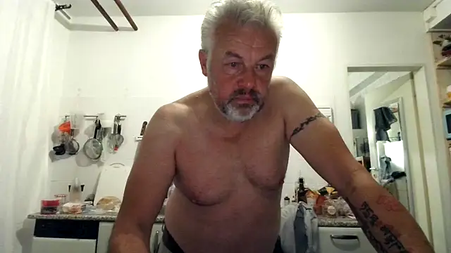 Snapshot of Berg_Boy chatting on 09/16/25, 03:51 Berg Boy online show from 09/16/25, 03:51