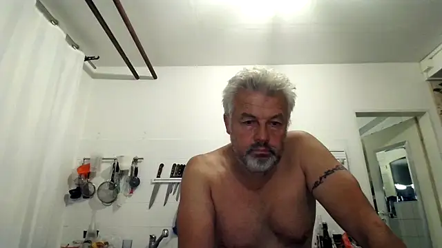 Snapshot of Berg_Boy chatting on 09/18/25, 09:17 Berg Boy online show from 09/18/25, 09:17