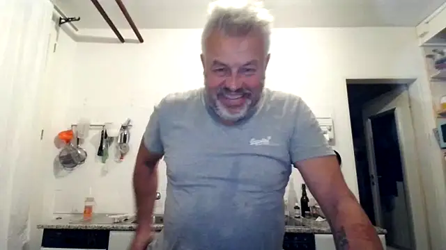 Snapshot of Berg_Boy chatting on 09/27/25, 10:26 Berg Boy online show from 09/27/25, 10:26