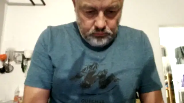 Snapshot of Berg_Boy chatting on 09/30/25, 08:47 Berg Boy online show from 09/30/25, 08:47