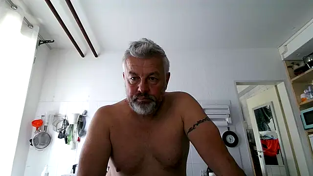 Snapshot of Berg_Boy chatting on 10/10/25, 09:30 Berg Boy online show from 10/10/25, 09:30