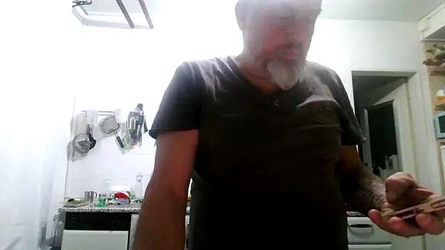 Snapshot of Berg_Boy chatting on 03/31/26, 09:15 Berg Boy online show from 03/31/26, 09:15