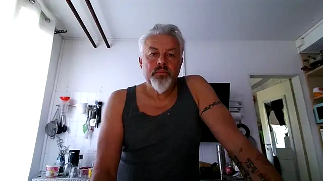 Snapshot of Berg_Boy chatting on 05/16/26, 08:33 Berg Boy online show from 05/16/26, 08:33