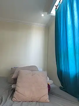 Ivelleee  online show from 10/19/25, 02:40