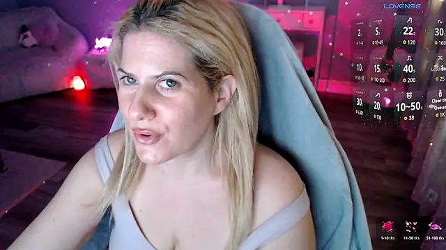 Snapshot of BellaStar84 chatting on 02/10/26, 12:42 BellaStar84 online show from 02/10/26, 12:42