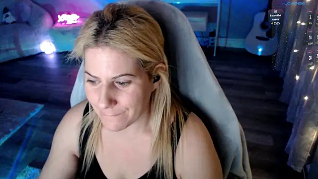 Snapshot of BellaStar84 chatting on 02/11/26, 12:32 BellaStar84 online show from 02/11/26, 12:32