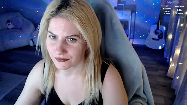 Snapshot of BellaStar84 chatting on 02/12/26, 12:11 BellaStar84 online show from 02/12/26, 12:11