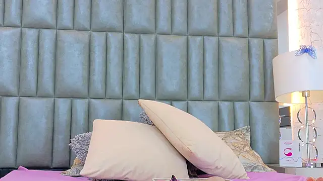 CamilaJohnston online show from 05/19/26, 01:22
