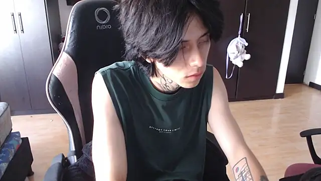 Snapshot of xIce_Boy chatting on 12/15/25, 01:26 xIce Boy online show from 12/15/25, 01:26