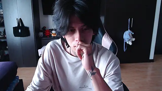 Snapshot of xIce_Boy chatting on 12/16/25, 01:49 xIce Boy online show from 12/16/25, 01:49