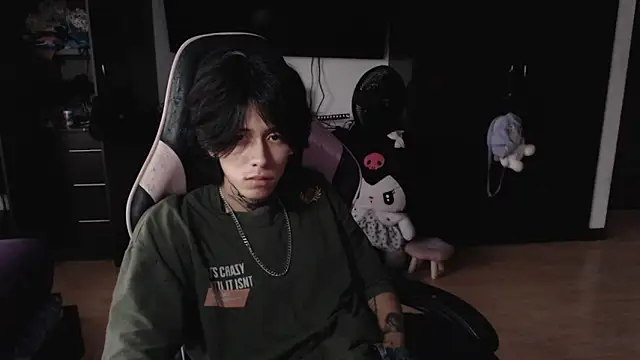 Snapshot of xIce_Boy chatting on 12/17/25, 10:05 xIce Boy online show from 12/17/25, 10:05