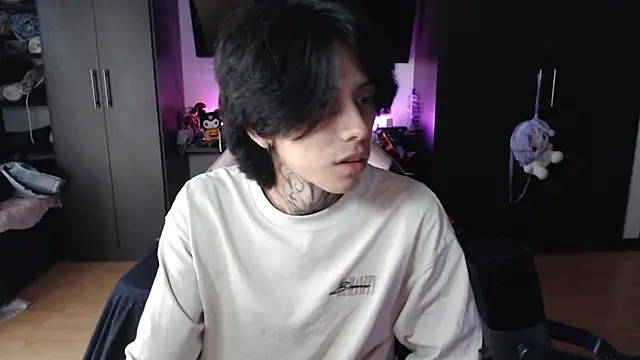 Snapshot of xIce_Boy chatting on 12/20/25, 09:55 xIce Boy online show from 12/20/25, 09:55